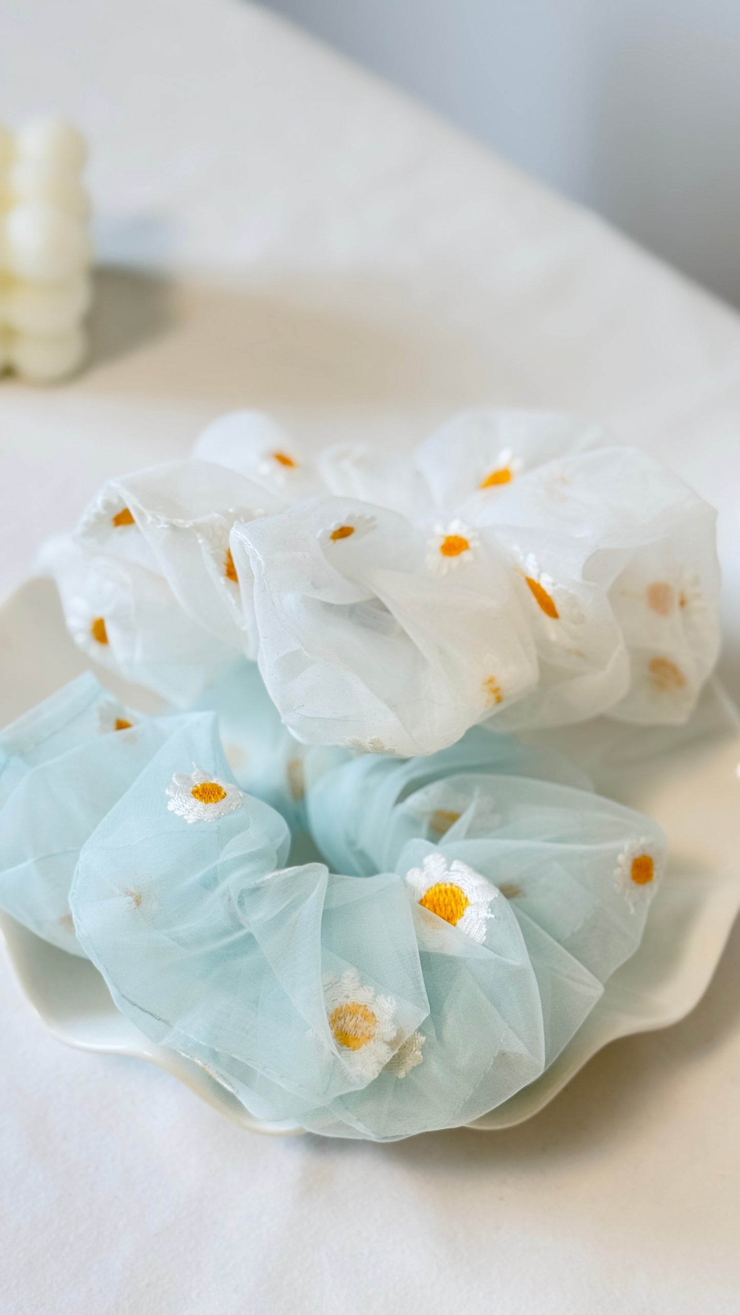 Daisy Organza Scrunchie