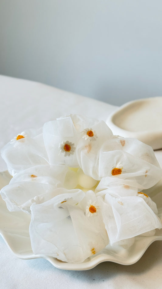 Daisy Organza Scrunchie