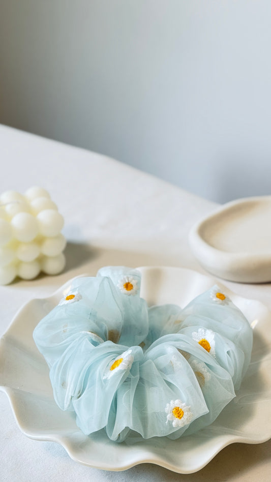Daisy Organza Scrunchie