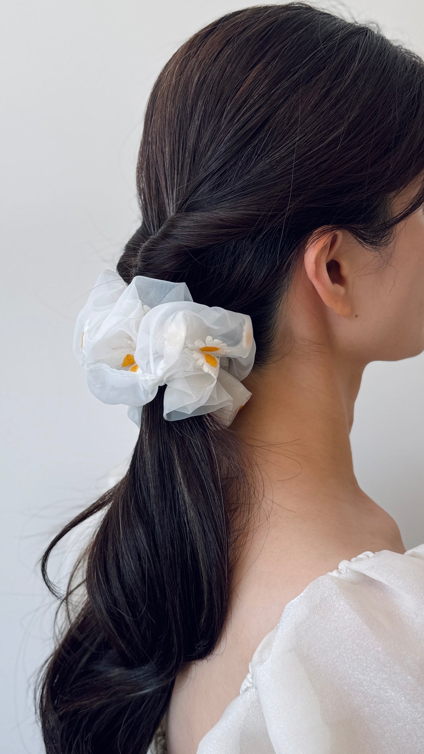 Daisy Organza Scrunchie