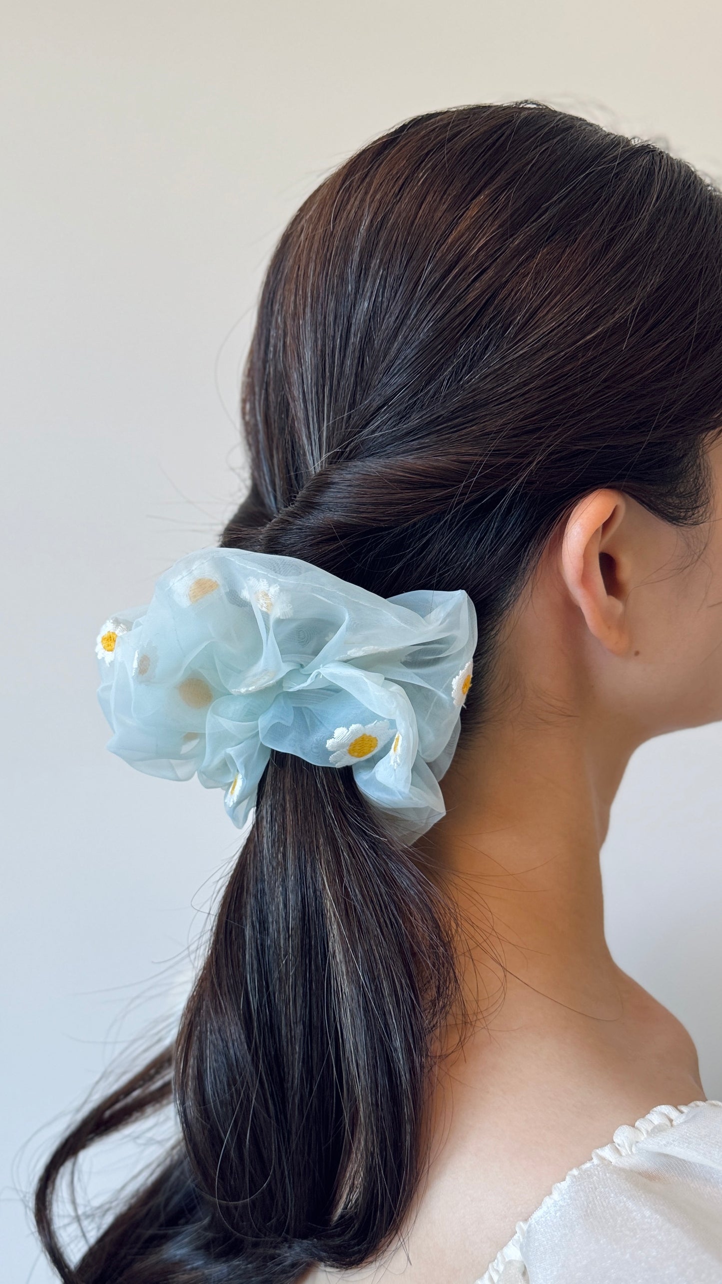 Daisy Organza Scrunchie